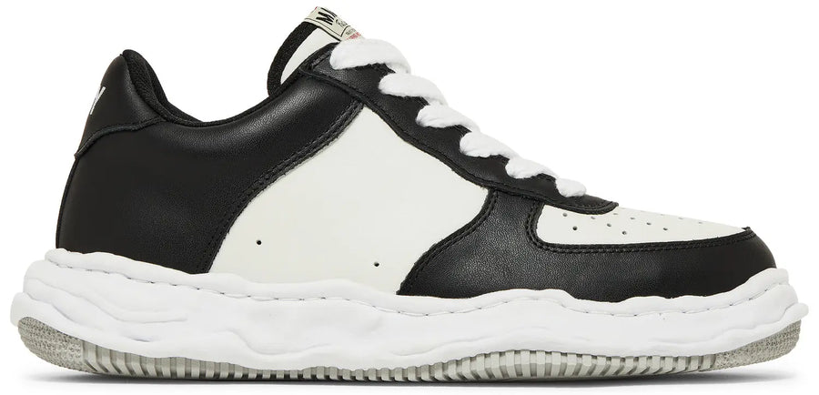 MAISON MIHARA YASUHIRO WAYNE LOW OG SOLE LEATHER SNEAKER (BLACK/WHITE)