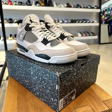 Air Jordan 4 Retro 